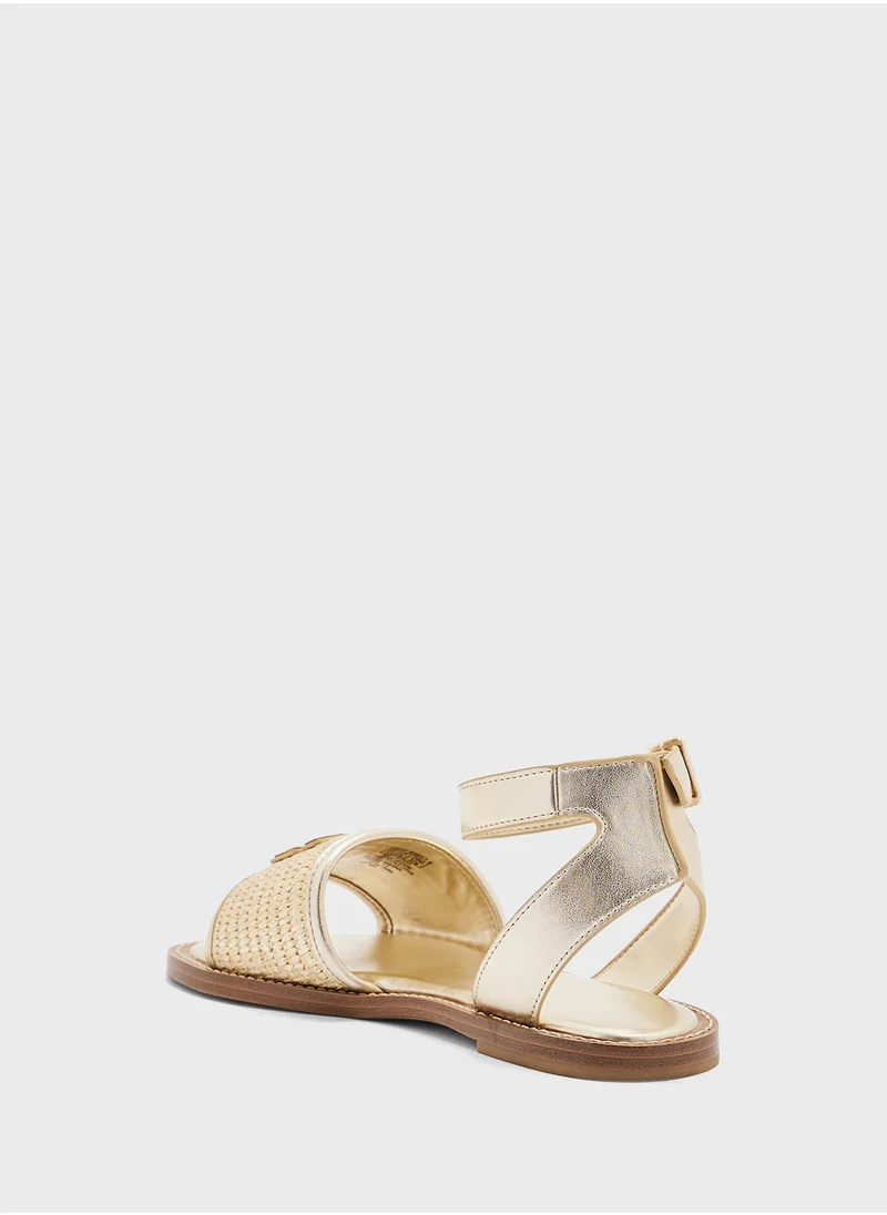 جس Shay Ankle Strap Flat Sandals