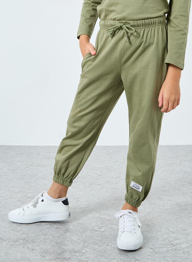 ستايلي طقم من بنطال جوغر وتيشيرت بأكمام طويلة - Image 5