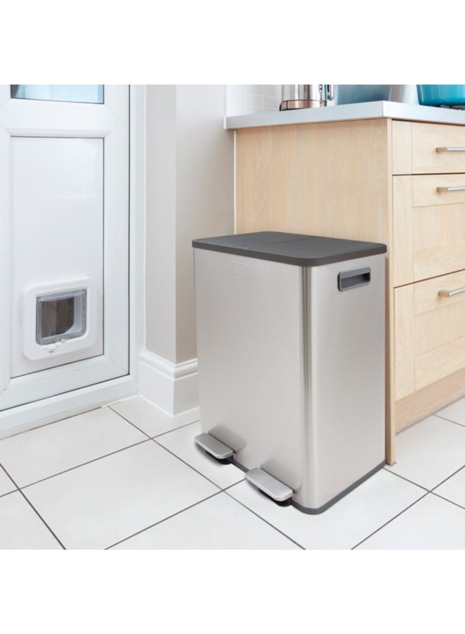 بلاك اند ديكر سليم لاين سلة نفايات وإعادة التدوير بدواسة فضي وأسود سعة 40 لتر 61266 - Image 5