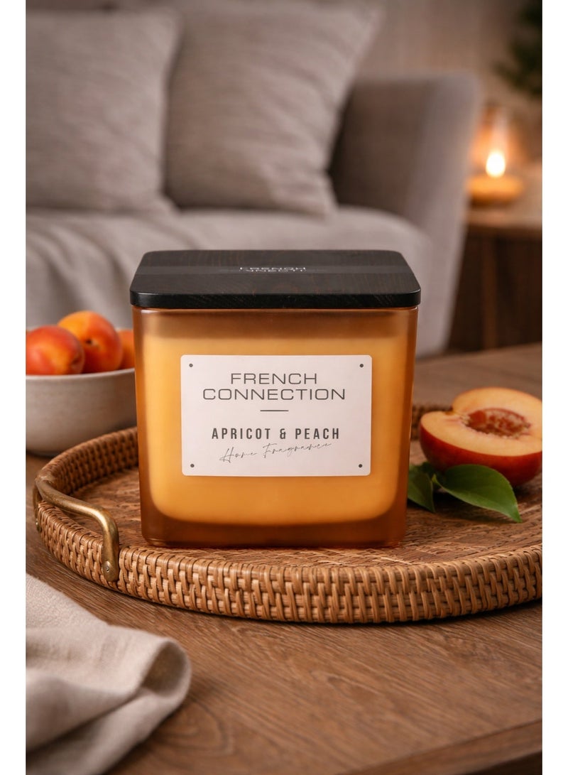 French Connection شمعة جرة معطرة كبيرة، مشمش و خوخ - 830غ، شمع زبدة الشيا، 3 فتائل مع غطاء خشبي | مدة الاحتراق - 64 ساعة | مجموعة مربعة | مثالية للهدايا، ديكور المنزل، الحفلات و تعطير الغرف | مثالية لديكور غرفة المعيشة والمكتب - Image 1