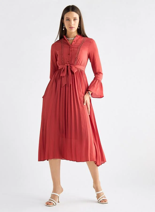 سبلاش فيڤ فستان سادة بياقة ماندارين وأكمام جرس وحزام رباط وكشكش