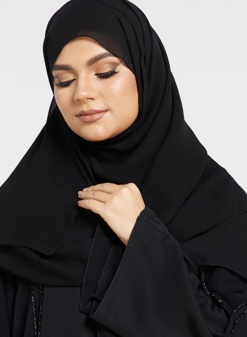 خزانة عباية مزينة بخرز