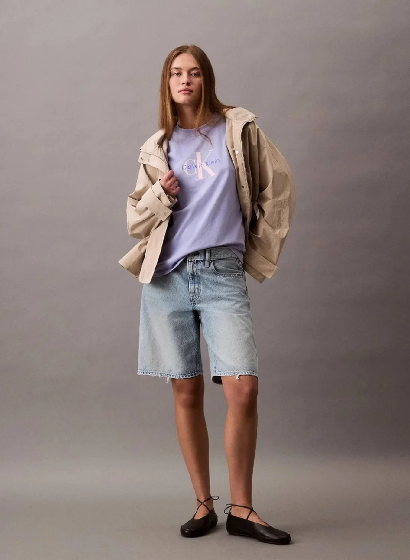 كالفن كلاين جينز تيشرت مزين بحروف كلفن كلاين