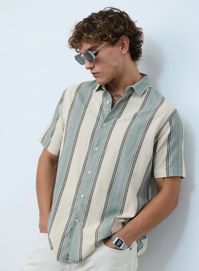 ذا سوليد ستور قميص مخطط من قماش قطني وكتان