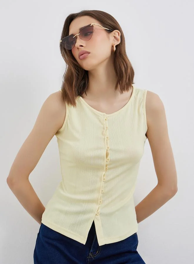 تايك تو بلوزة محبوكة بدون أكمام بأزرار وملمسين مختلفين