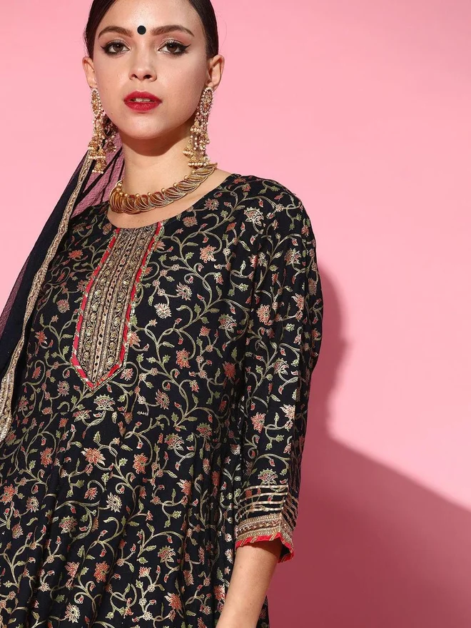 آي شين طقم كورتا نسائي مطرز بالزهور من رايون نقي باللون الأزرق الداكن مع شالار ودوباتا