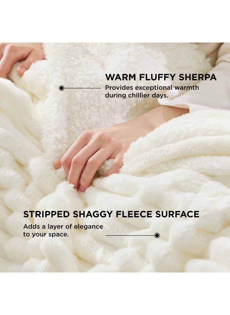 بيد شور Bedsure Sherpa رمي بطانية للأريكة - بطانية مريحة ناعمة لسرير بطانية دافئة سميكة لفريق الشتاء أبيض رمي هدية للنساء 50x60 بوصة  - Image 3