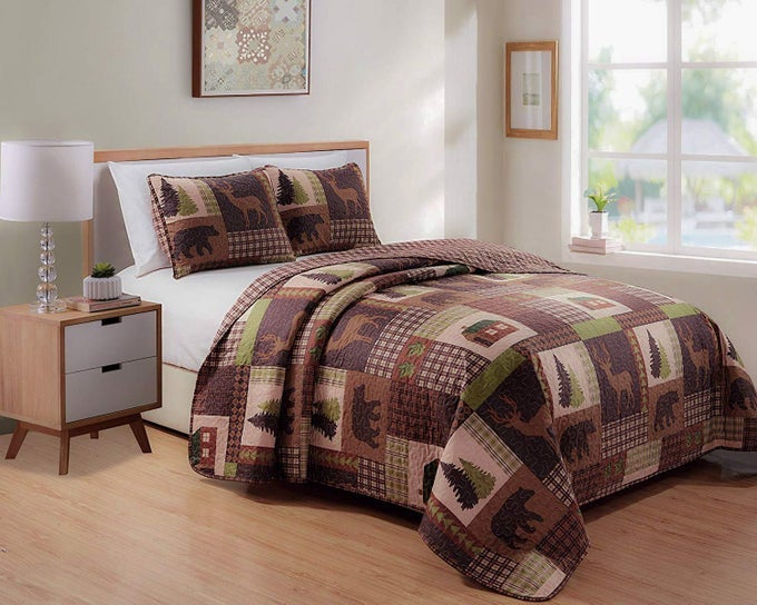 RUSTIC WESTERN LODGE QUILTED PLAID REVERSIBLE BEDSPREAD SET WITH WILDLIFE IMAGERY OF GRIZZLY BEAR ELK BUCK AND PINE TREES IN DARK BROWN ALPINE TRAIL FULLQUEEN