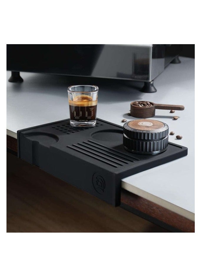 زيروهيرو حصيرة كبس القهوة ZeroHero، مصنوعة من السيليكون الآمن للطعام، غير قابلة للانزلاق، بسمك 10 ملم، خالية من الروائح، مقاومة للماء والحرارة، بحجم 9 × 5.5 بوصة، أداة إسبريسو مثالية لمحبي القهوة ومحترفي الباريستا للاستخدام في المنزل أو المقهى - باللونين الأسود والرمادي. - Image 1