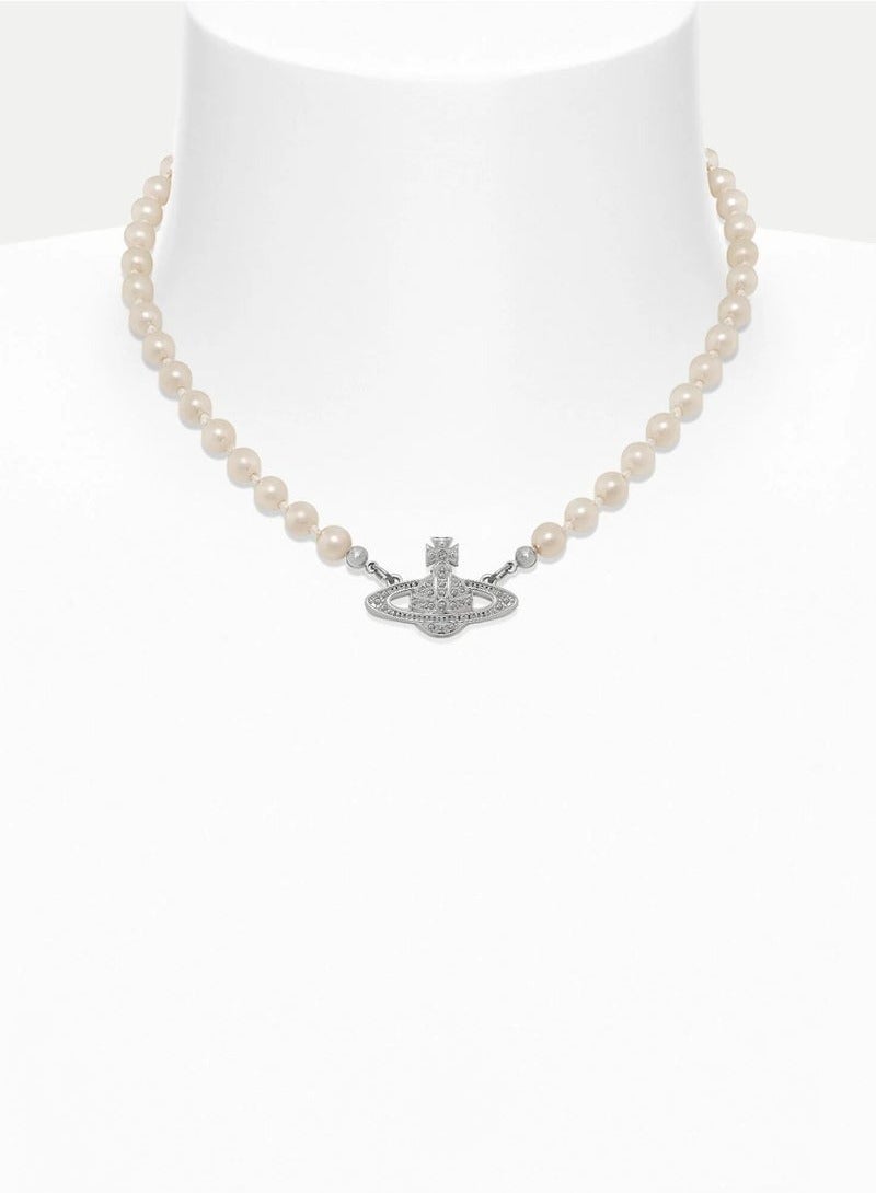 فيفيان ويستوود قلادة فيفيان ويستوود الفضية اللؤلؤية ذات النقوش البارزة الصغيرة - Image 5