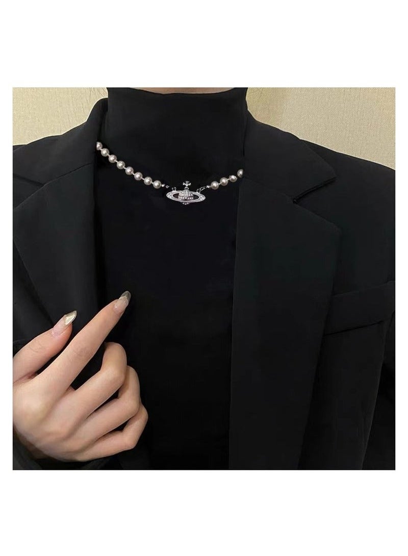 فيفيان ويستوود قلادة فيفيان ويستوود الفضية اللؤلؤية ذات النقوش البارزة الصغيرة - Image 3