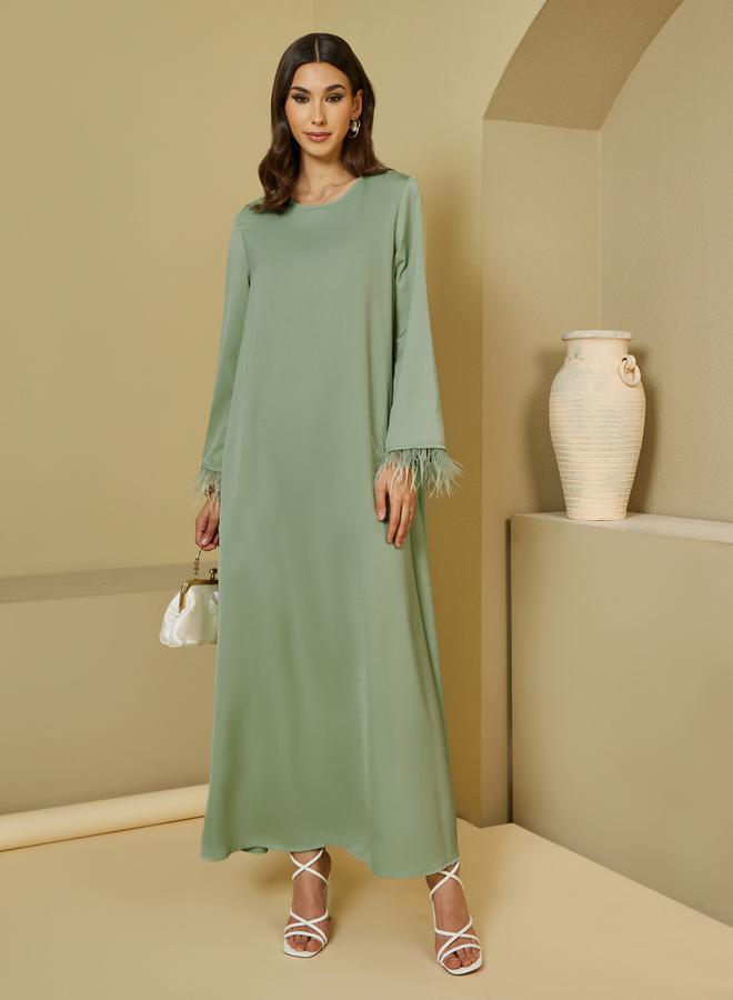 ستايلي جلابية بياقة دائرية وأكمام طويلة مزينة بريش - Image 1