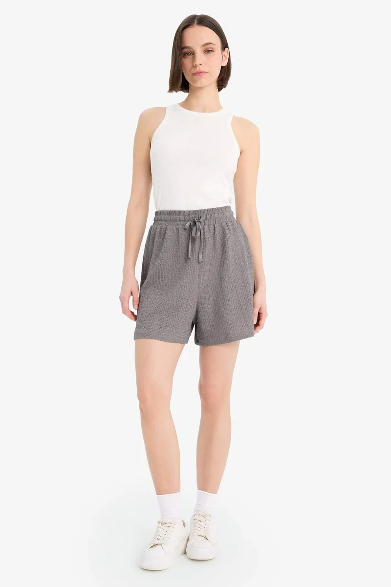 ديفاكتو Loose Fit Crepe Shorts