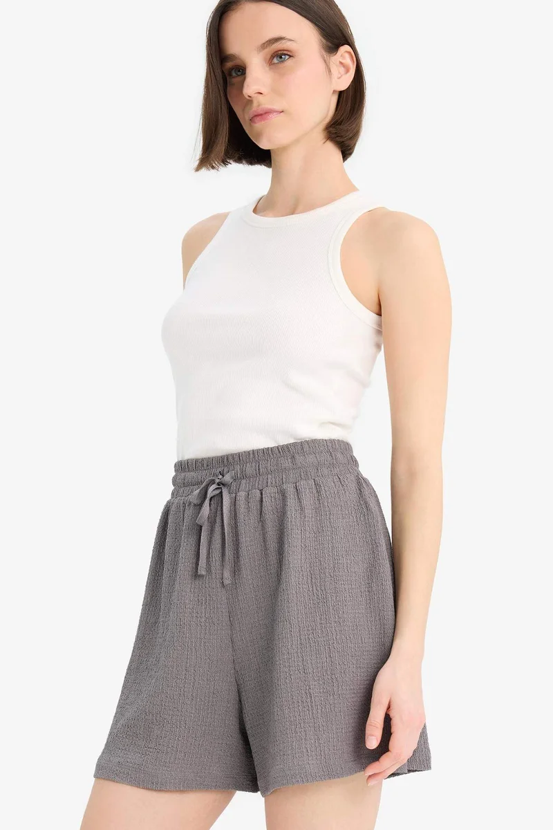ديفاكتو Loose Fit Crepe Shorts