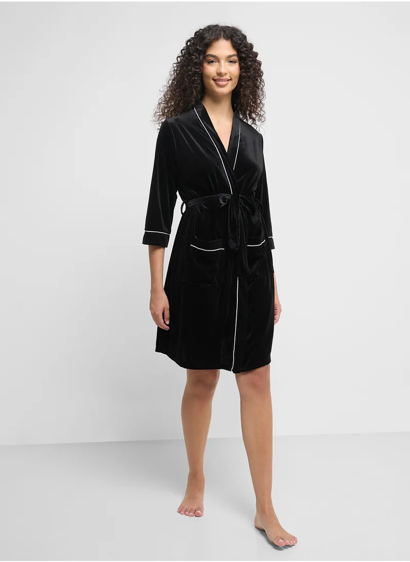 جينجر Plush Robe With Contrast Trim