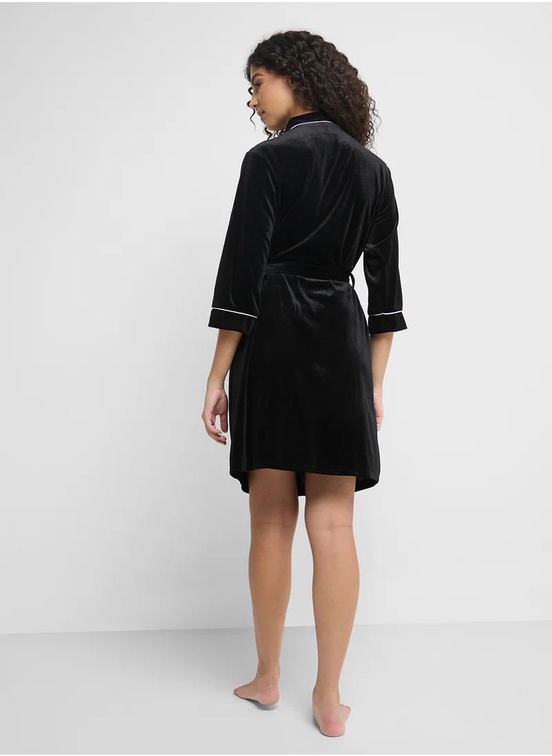 جينجر Plush Robe With Contrast Trim