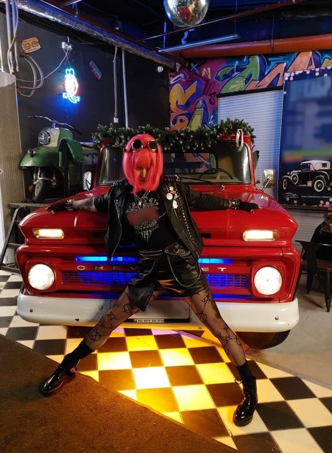 LIULIUBTY باروكة قصيرة مستقيمة مع غرة مسطحة من LIULIUBTY بألوان صناعية ملونة لملابس الكوسبلاي والحفلات اليومية، باروكة نيون للنساء + قبعة باروكة مجانية 14" طبيعية كالحقيقية - Image 4