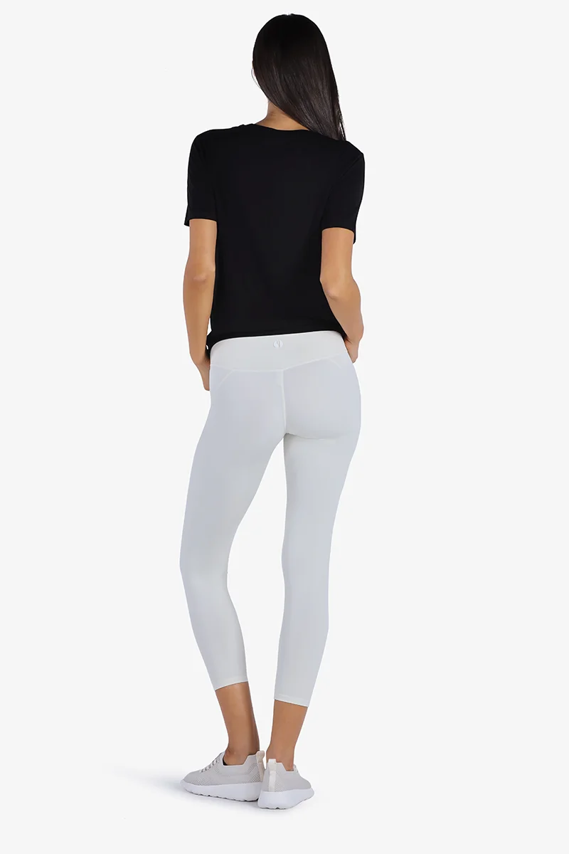 YesEco YesEco Women’s Black Round Neck T-Shirt – Bamboo Viscose Activewear Top – All-Season Gym, Yoga, Sports & Casual Wear – Sustainable & Stretchable