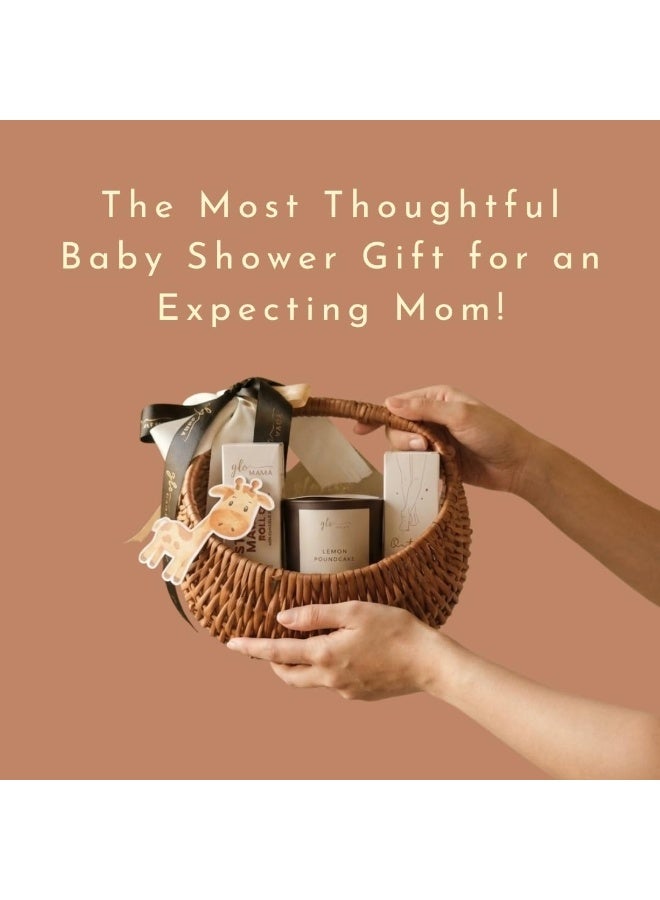 سلة هدايا "GLO Mama" للاحتفال بقدوم المولود الجديد (Baby Shower) - تشكيلة تضم أكثر من 5 مستلزمات أساسية للعناية بالأمهات أثناء الحمل: زيت دوّار (رول أون) للوقاية من علامات التمدد، شمعة لتخفيف الغثيان، بلسم/زبدة للعناية بحلمة الثدي، كريم للقدمين لتخفيف التورم والألم، كيس معطر للمساعدة على النوم، وملصق سيارة "Mama On Board" (أم حامل) - منتجات معتمدة من أطباء النساء والتوليد - هدية مثالية للأمهات والحوامل. - Image 3