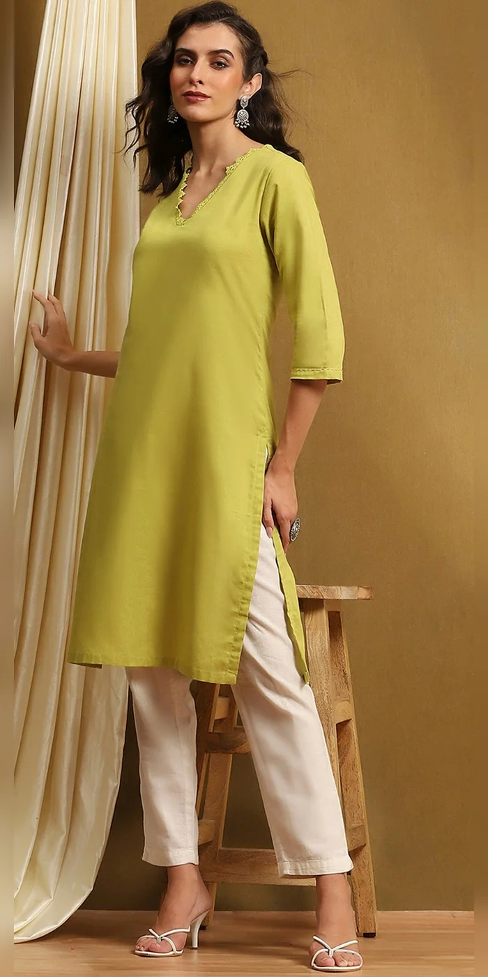 Women Green Cotton Blend Solid Straight Kurta