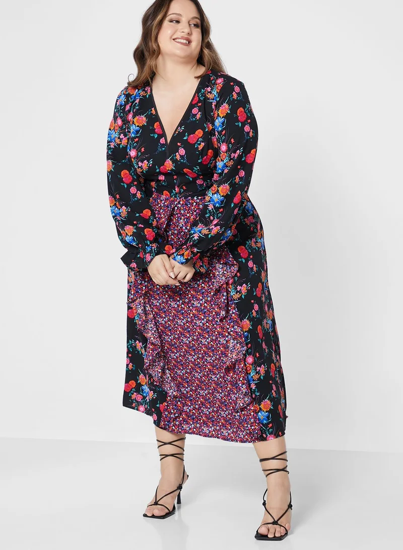 chi chi london curve Plunge Neck Floral Ruffle Sleeve Dress