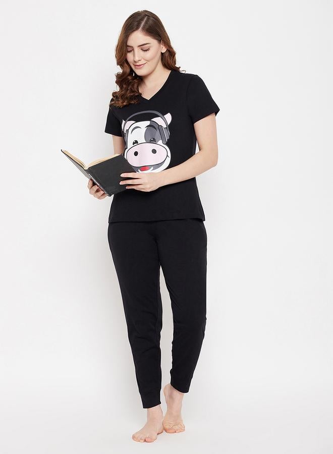 Clovia Graphic Print V Neck Cotton T-Shirt and Solid Joggers Set - Image 3