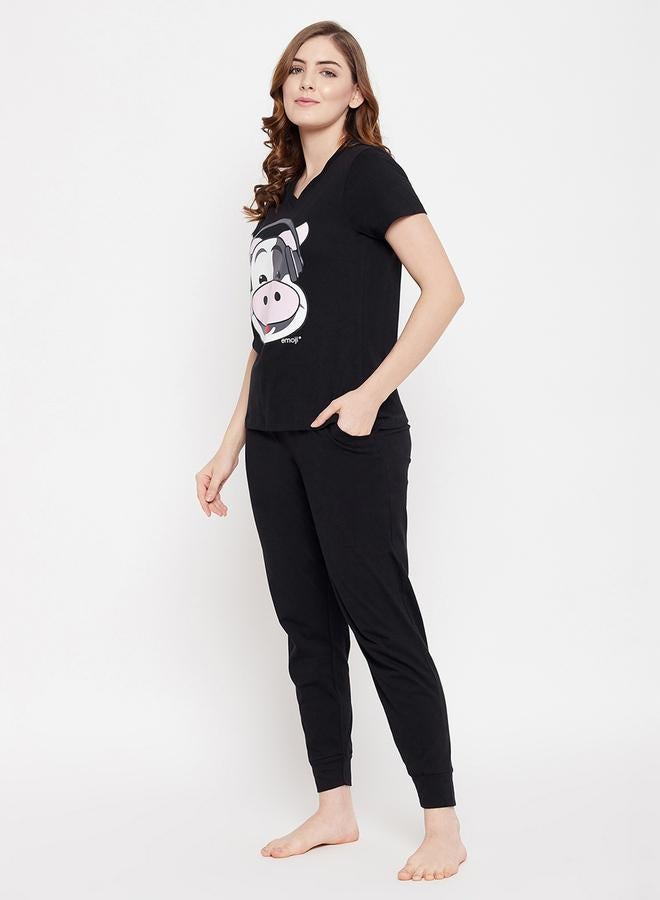 Clovia Graphic Print V Neck Cotton T-Shirt and Solid Joggers Set - Image 4