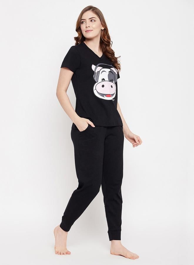Clovia Graphic Print V Neck Cotton T-Shirt and Solid Joggers Set - Image 5