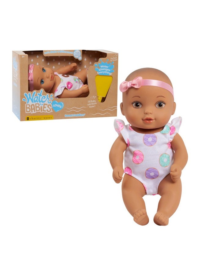 ووتير بيبيز دمية WaterBabies Sweet Cuddlers، دوناتس، ادعم شراكة مع مؤسسة خيرية: الماء، دمية طفل مملوءة بالماء، ألعاب أطفال من سن 3 سنوات فما فوق من Just Play  - Image 1