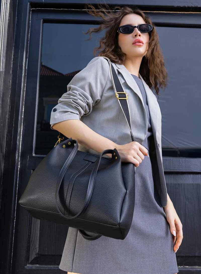 Haute Sauce Solid Zip Lock Regular Vegan Leather Hand Bag For Women
