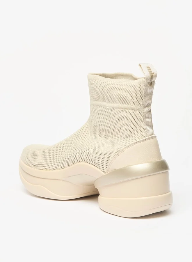 ميسي Women's Textured Slip-On Chunky Ankle Length Boots