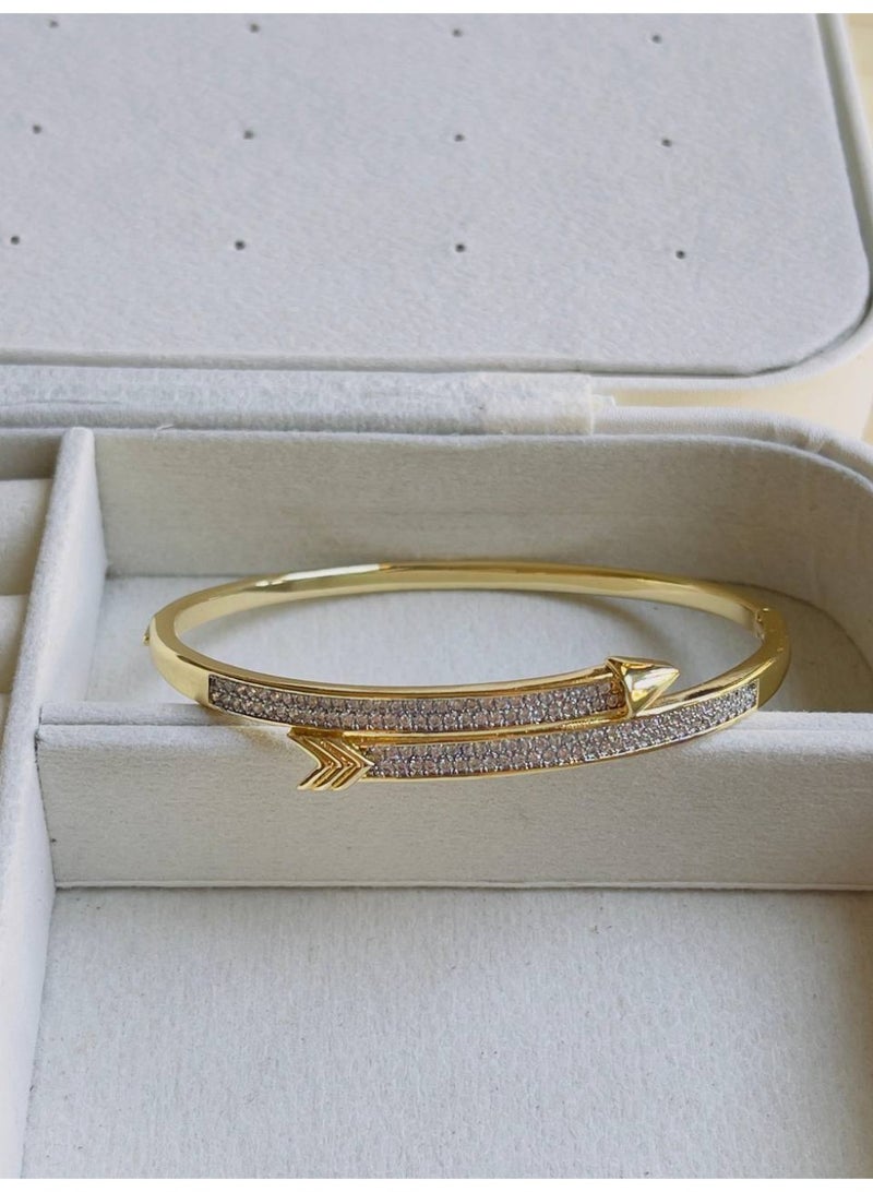 Diamond-studded bracelet