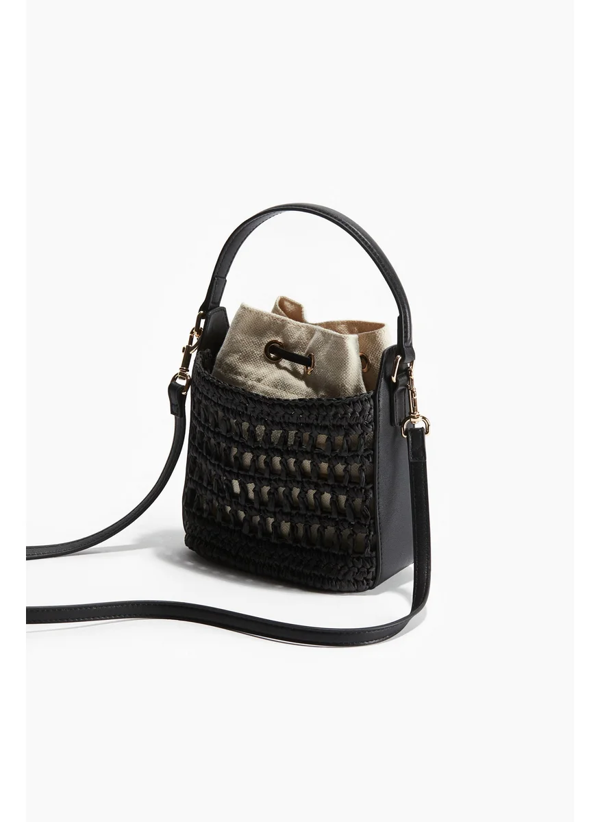 اتش اند ام Straw Crossbody Bag