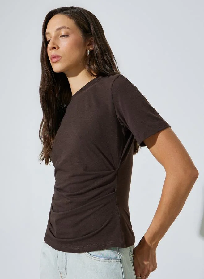 ستايلي Brown Slim Fit Cinched T-Shirt