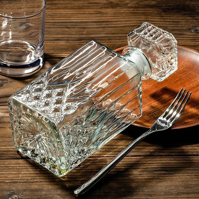 LIMBANI BROTHERS LIMBANI BROTHERS Whiskey Decanter, Crystal Decanters for Alcohol with Glass Stopper, Gift Boxed Bourbon Decanter Men, Whiskey Decanter Sets for Men, Decanter for Whiskey (pack of 1) (Transperant)  - Image 4
