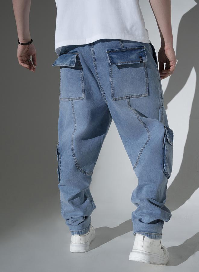 هوبرهولمي جينز أزرق فاتح بقصة مريحة بتصميم سادة مصنوع من القطن بنسبة % مع إغلاق بأزرار. - Image 3