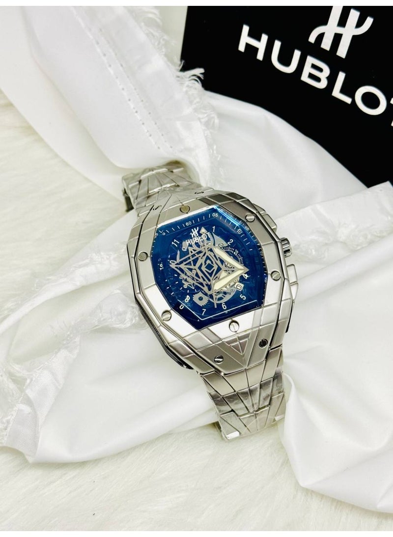 هوبلوت ساعة هوبلو الرجالية بتصميم هندسي مستوحى من سانغ بلو - هيكل فضي متعدد الأوجه ومينا أزرق هيكلي