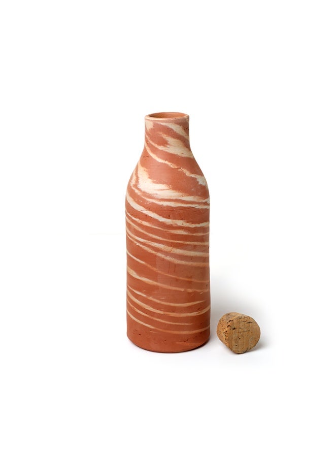 ارك زجاجة ماء نيريكومي تيراكوتا من آرك، مصنوعة يدويًا، بغطاء من الفلين | زجاجة ترطيب من الطين الطبيعي لمياه شرب باردة وقلوية | إصدار حرفي محدود | سعة لتر واحد - Image 3