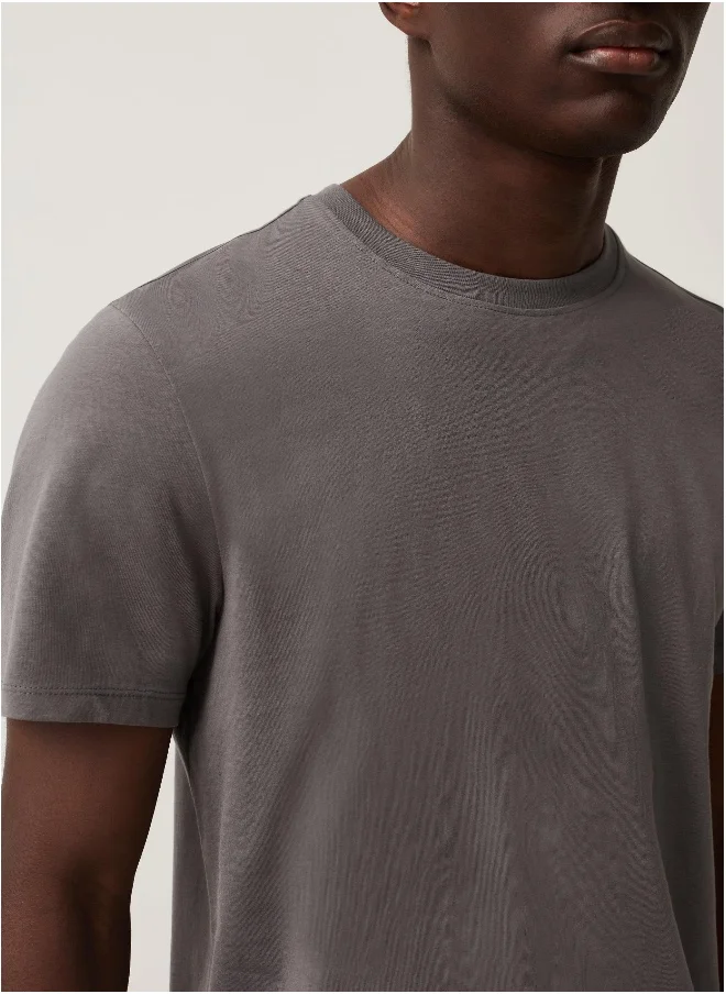 او في اس Organic cotton T-shirt with round neck