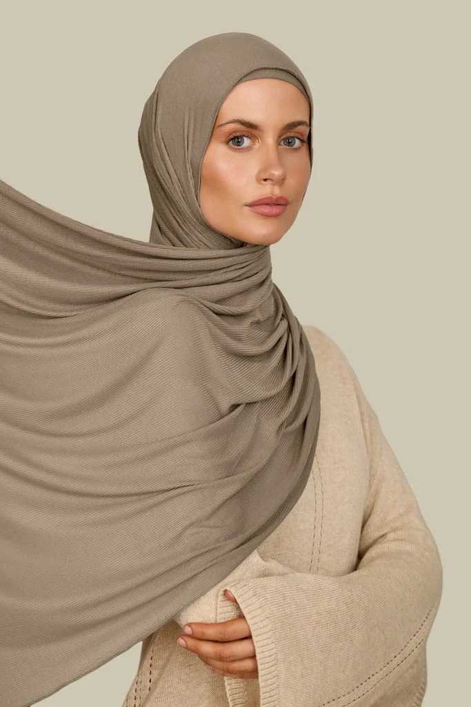 سيلكروز حجاب بامبو مضلع صغير بلون القهوة الفاتح