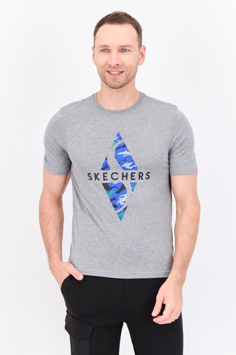 SKECHERS Men Sportswear Fit Short Sleeves Camo Training T-Shirt, Light Grey - Image 1