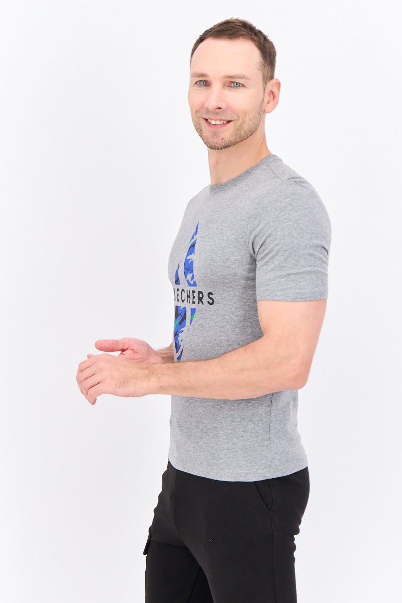 SKECHERS Men Sportswear Fit Short Sleeves Camo Training T-Shirt, Light Grey - Image 2