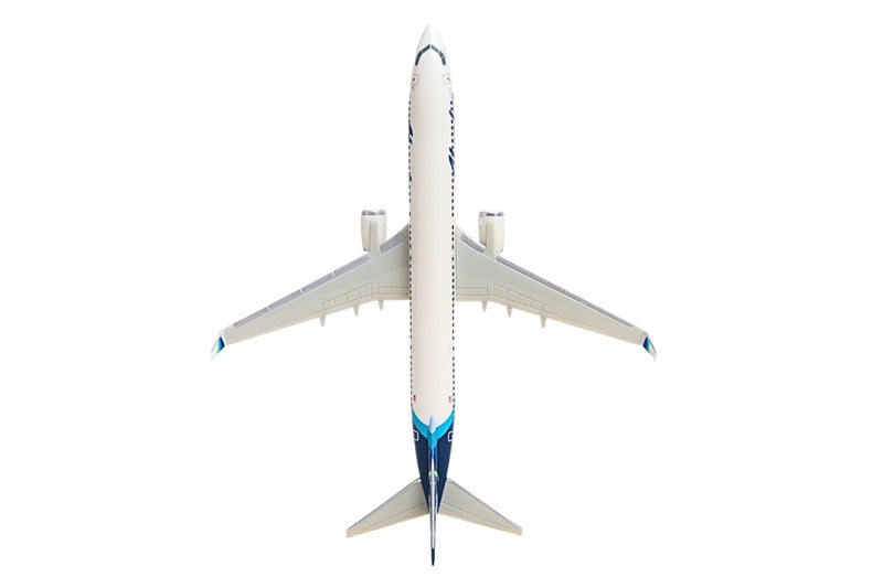 SkyMarks Alaska Airlines Boeing 737-900 1:200 Scale Collectible Injection-Molded Plastic Airplane Model with Display Stand, Officially Licensed Model for Ages 14+ - Image 3