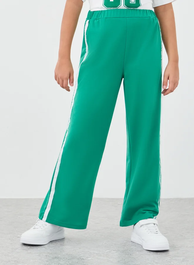 Styli Styli Graphic Print Relaxed Fit T-Shirt and Joggers Set