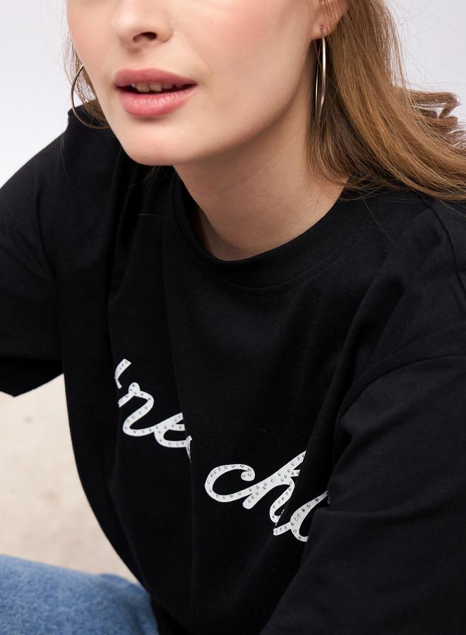Styli Tres Chic Slogan Print Oversized Short Sleeve T-Shirt  - Image 4