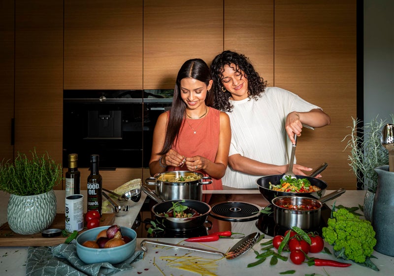 RÖSLE Rosle 10010 Stainless Steel Hooked Handle Ladle with Pouring Rim Serving Spoon 8 Ounce - Image 5