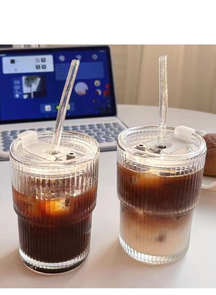 كوب قهوة بخطوط عمودية بسيطة مع غطاء وقشة - Image 3