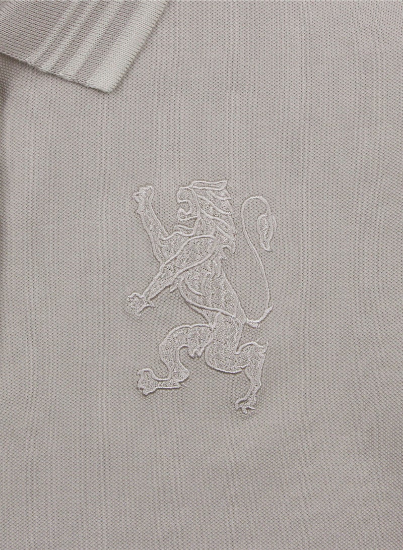 GIORDANO Women’s Slim Pique Polo with 3D Lion Embroidery - Image 4