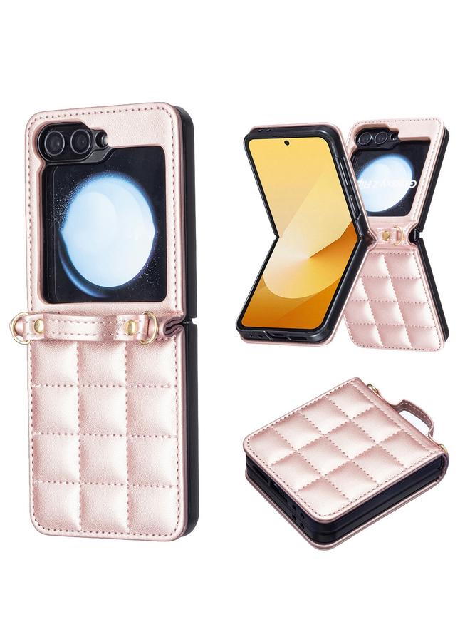 اس-توب جراب هاتف Samsung Galaxy Z Flip5 بتصميم مربع مع حزام كتف من الجلد - Image 2