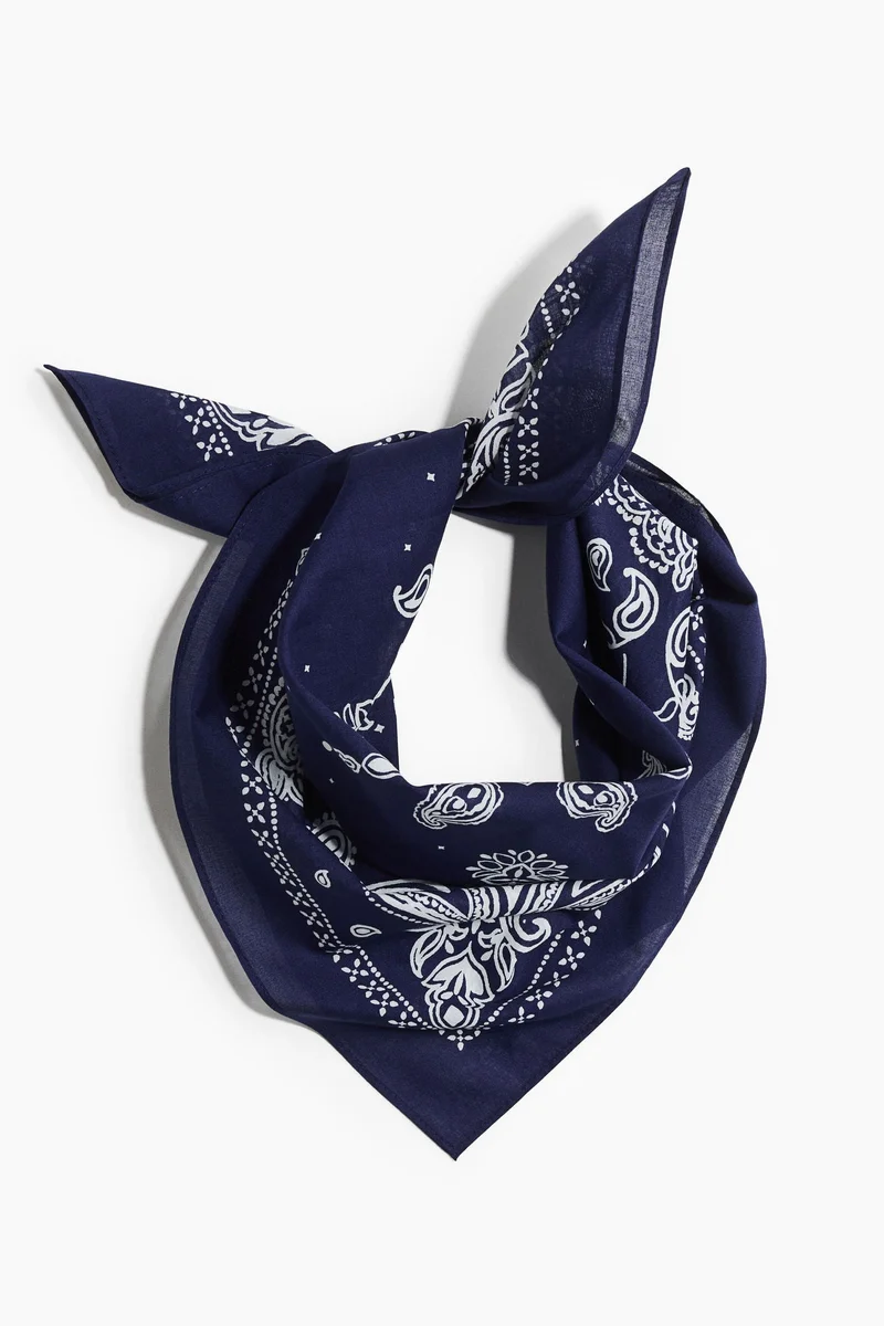 Patterned neck scarf